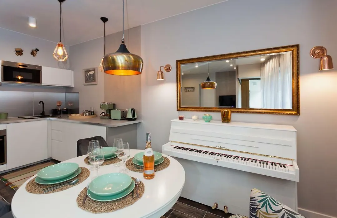 City Of The Kings Piano Apartment-1